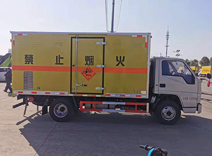 华州爆破器材运输车技术升级与安全合规新趋势
